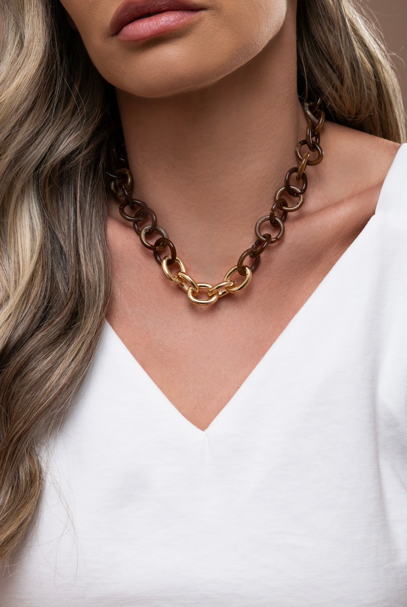 Round Link Set in Brown Resin