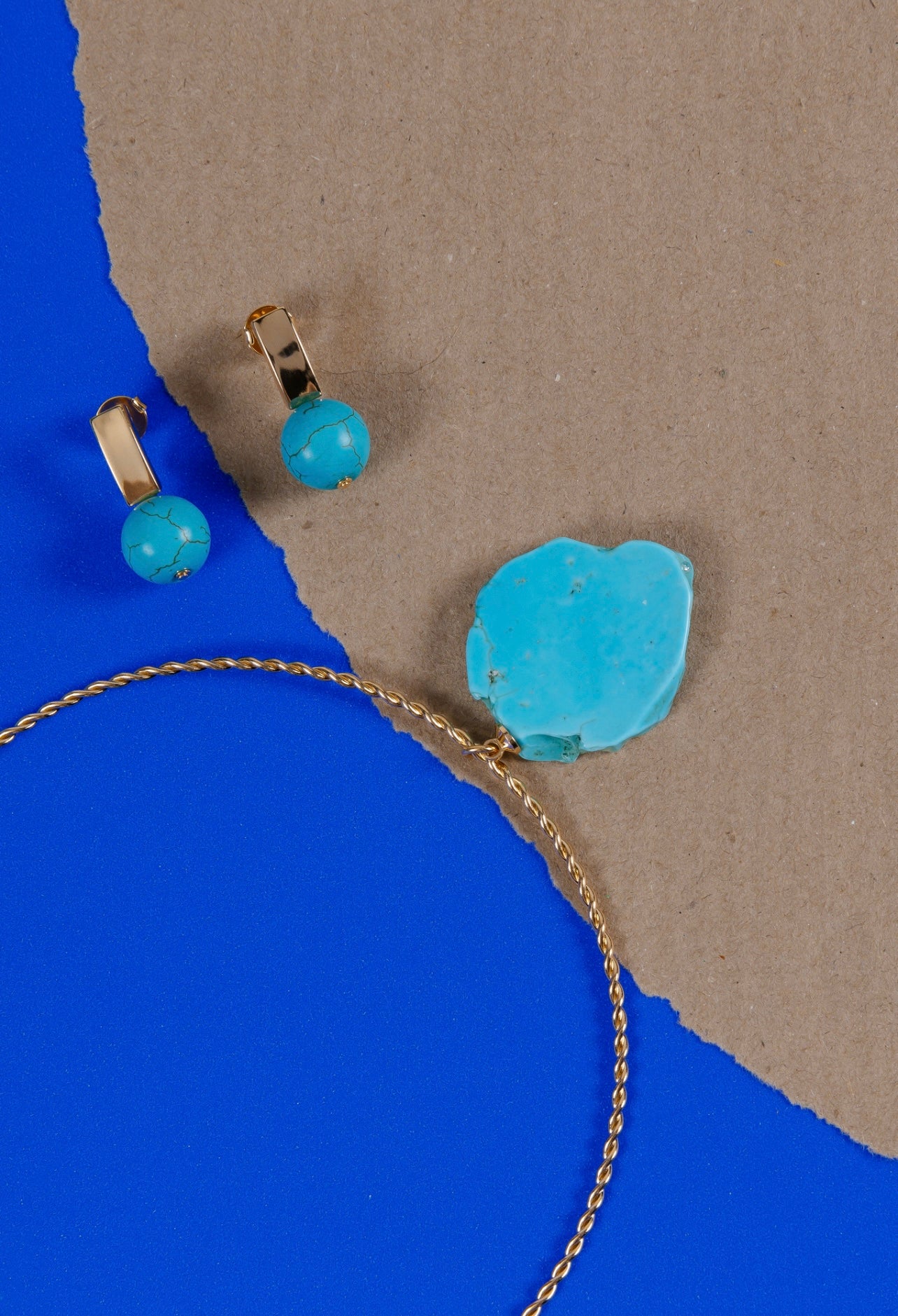 Howlite stone necklace and earring set