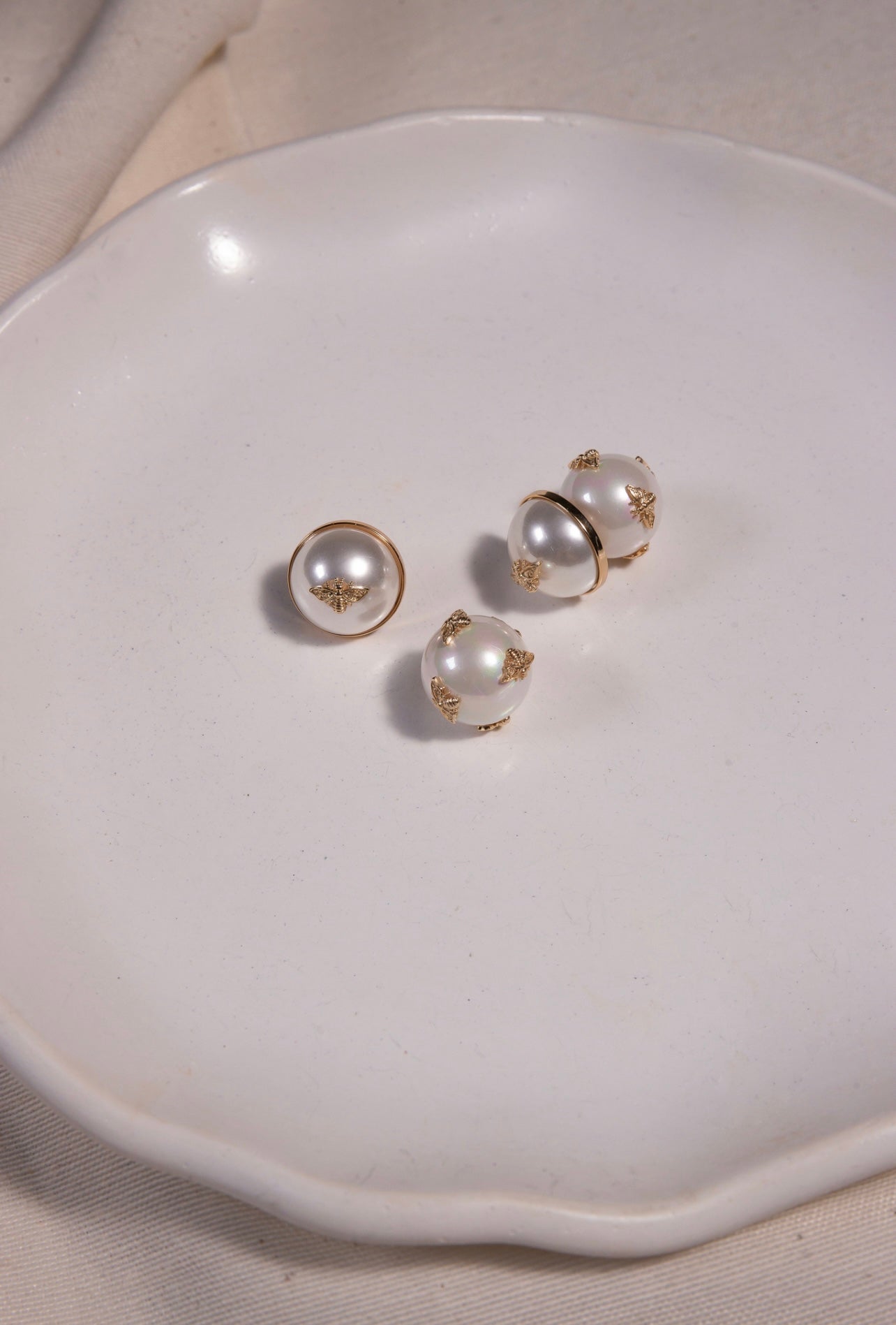 Pearl Bee Earring
