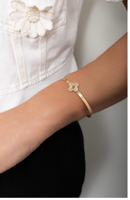 Van gold bracelet