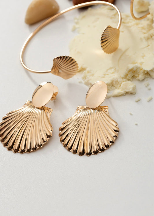 Seashell bracelet and earring set