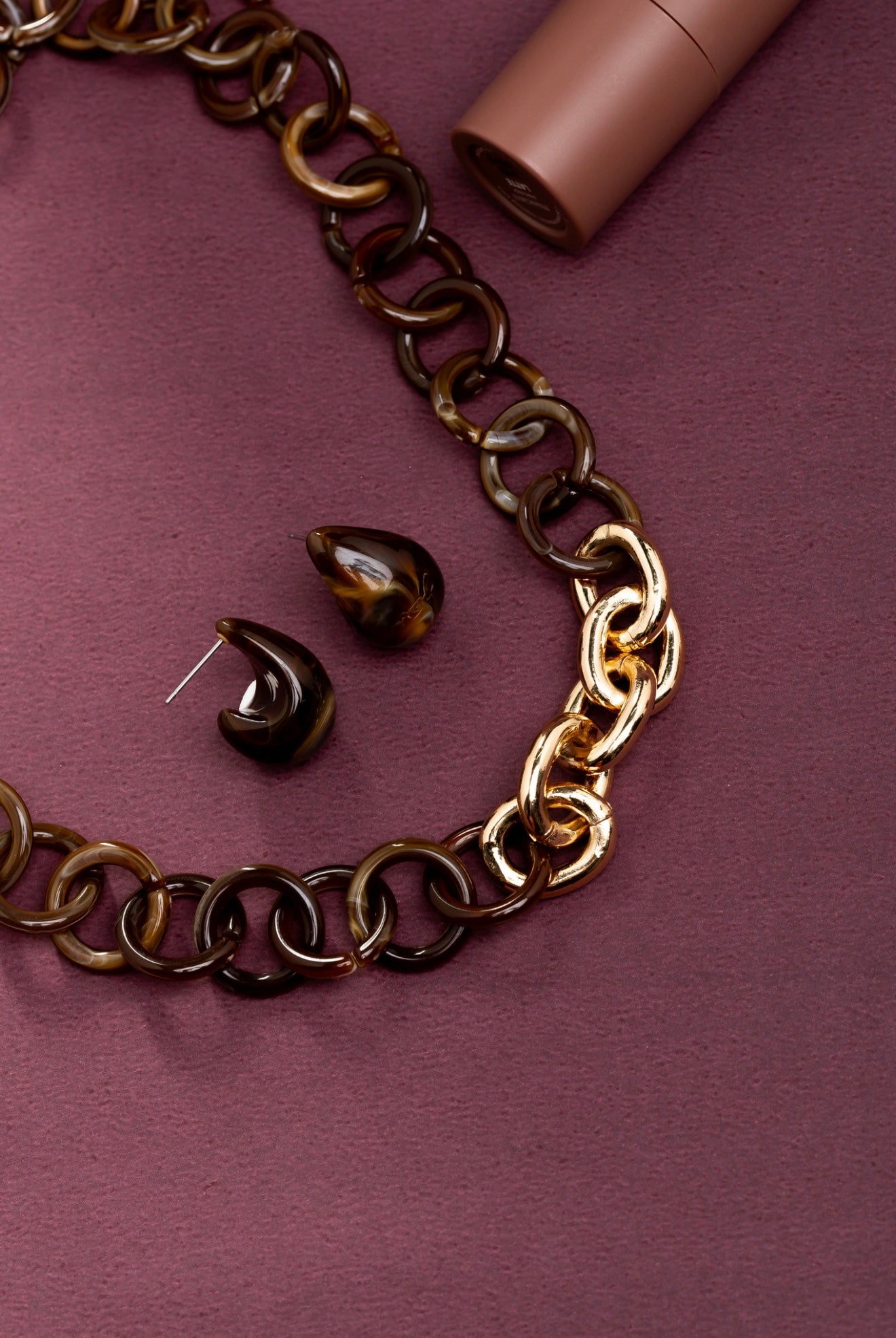 Round Link Set in Brown Resin