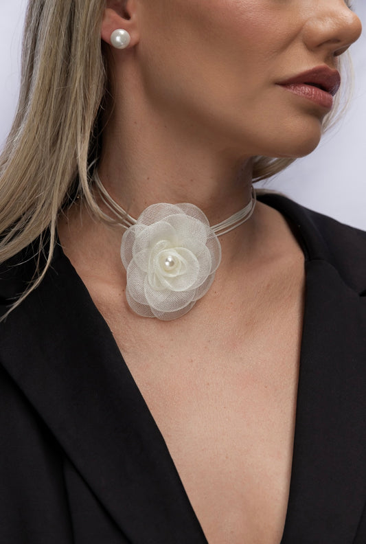 White pearl flower necklace