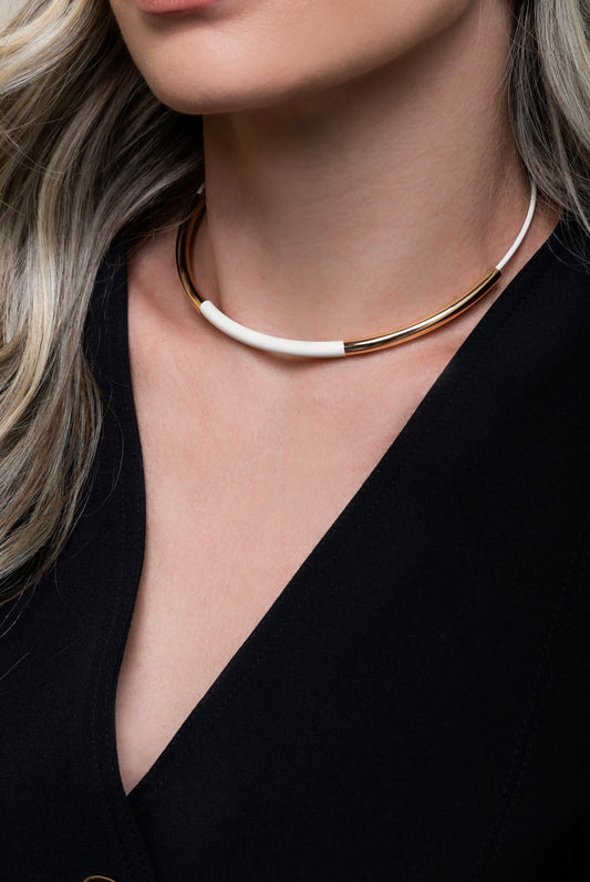 Nude Gold Pipe Hoop Necklace