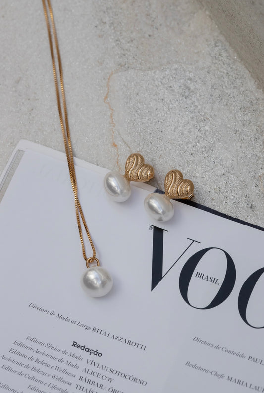 Delicate shell pearl set