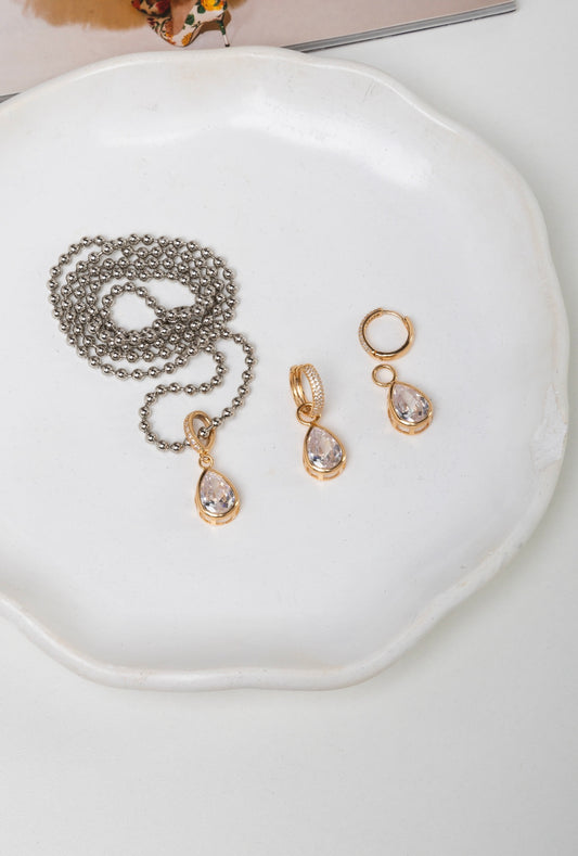 White and gold set with natural zirconia stone