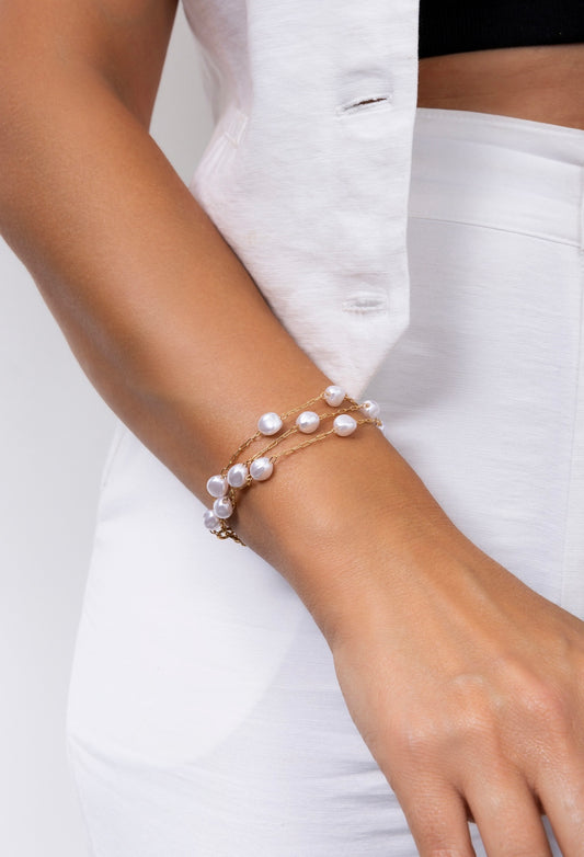 3-strand synthetic pearl bracelet