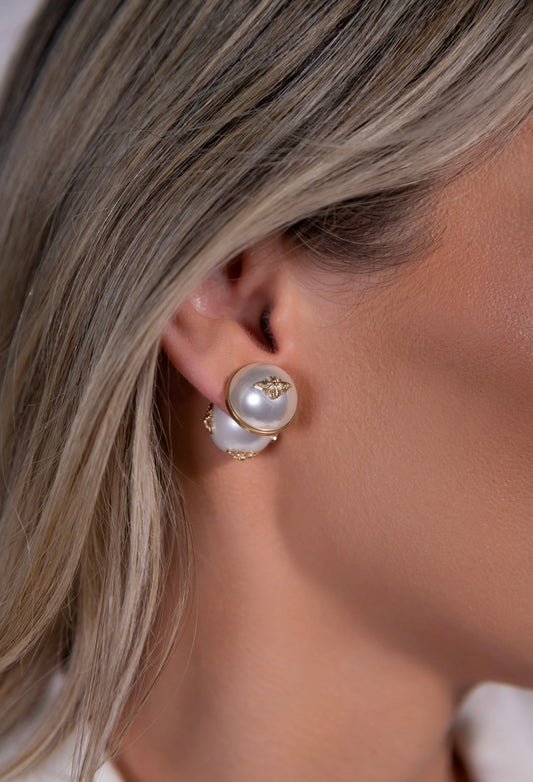Pearl Bee Earring